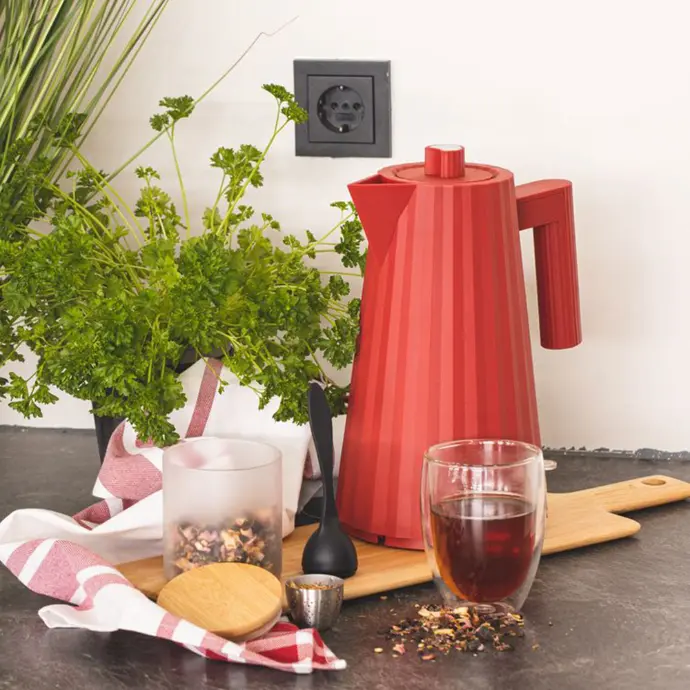 Plissé - Electric Kettle Red